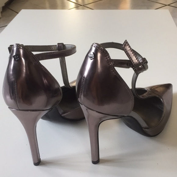 SAM LIBBY. Metallic silver gray heel - Picture 3 of 6